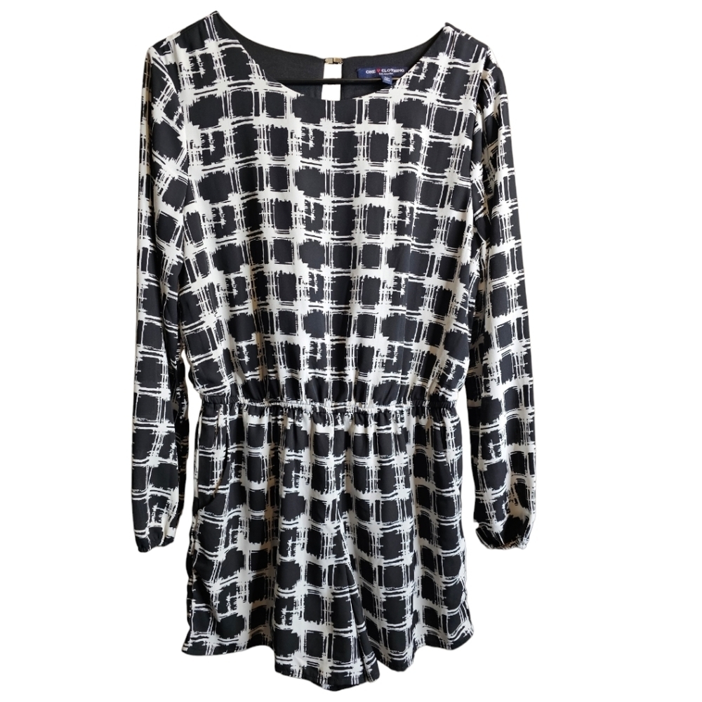 One ❤️ Clothing black and whitemlong sleeve romper. Size L